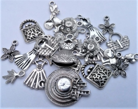 50 x Tibetaans zilveren bedels