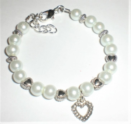 Sieraden maken Moeder dochter Armband parels wit met hartjes