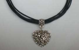 Sieraden maken ketting met hart hanger