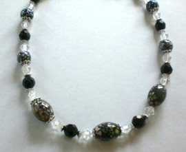 Sieraden maken  ketting en armband in roze of zwart