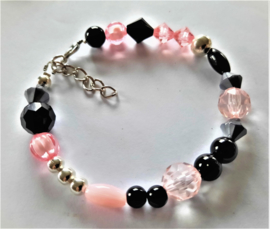 Zelfmaak armband roze zwart zilver