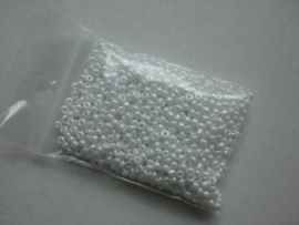 250 gram Rocailles 1.5mm wit