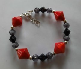 Zelfmaak armband rood zwart zilver