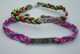 armband gevlochten met love tussenzetsel