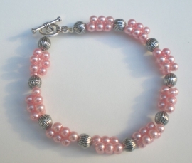 Armband met pareltjes