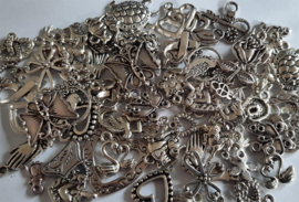 250 Tibetaans zilveren bedels/bedeltjes