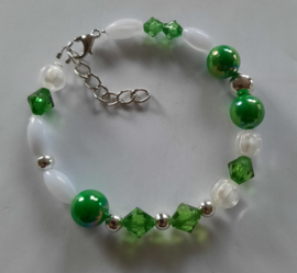 Sieraden maken armband wit groen zilver