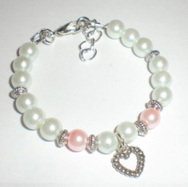 Sieraden maken Moeder dochter Armband parel wit en roze met hart hangetje