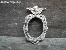 Dollhouse miniature picture frame oval in 1" scale