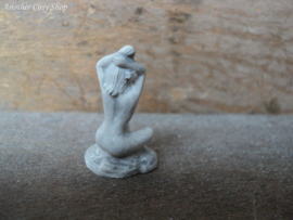 Dollhouse miniature statue sitting artistic nude (no. 1)