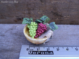 Dollhouse miniature bowl with grapes 1"scale