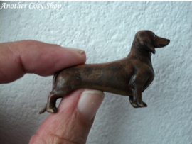 Dollhouse miniature dachshund in 1"scale