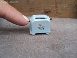 Dollhouse miniature toaster with two pieces of toast in 1" scale