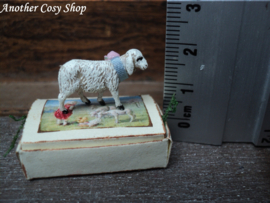 Dollhouse miniature sheep in box (no.1) in one inch scale