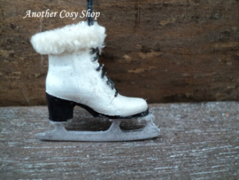 Dollhouse miniature ice skates 1"scale