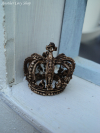 Dollhouse miniature decoration vintage crown in 1" scale