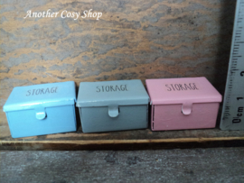 Puppenhaus-Miniatur-Aufbewahrungsbox mit Deckel im Maßstab 1:12