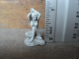 Dollhouse miniature statue sitting artistic nude (no. 1)