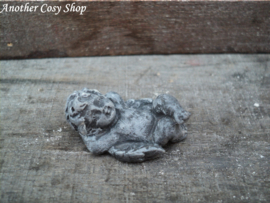 Statue angel lying on the back in 1" scale