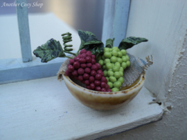 Dollhouse miniature bowl with grapes 1"scale