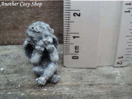 Statue angel with hands under chin in 1" scale
