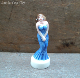 Statue pin-up girl blue dress