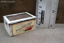 Dollhouse miniature crate with lid in 1" scale