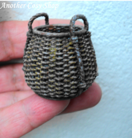 Dollhouse miniature harvest basket (large) in 1" scale