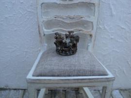 Dollhouse miniature decoration small crown in 1"scale