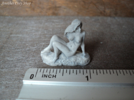 Dollhouse miniature statue sitting artistic nude (no. 2)