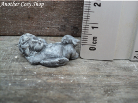 Statue angel lying on the back in 1" scale