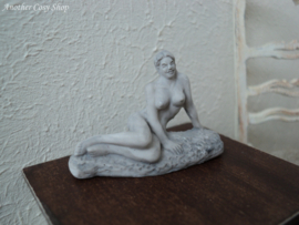 Dollhouse miniature statue sitting artistic nude (no. 3)