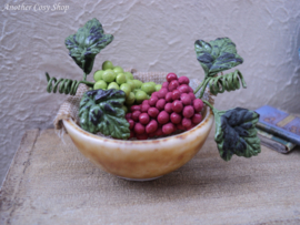 Dollhouse miniature bowl with grapes 1"scale