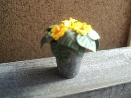 Dollhouse miniature plant primrose yellow in 1"scale