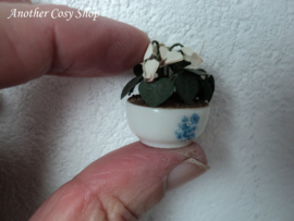 Dollhouse miniature cyclamen in pot 1" scale