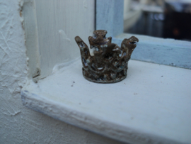 Dollhouse miniature decoration small crown in 1"scale