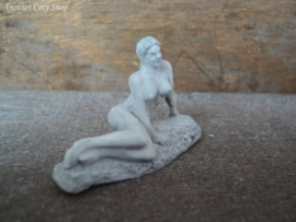 Dollhouse miniature statue sitting artistic nude (no. 3)