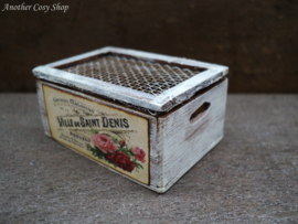 Dollhouse miniature crate with lid in 1" scale