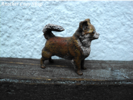 Poppenhuis miniatuur chihuahua (staand) schaal 1:12