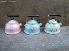 Dollhouse miniature water kettle in 1" scale