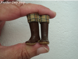 Poppenhuis miniatuur laarzen met omslag schaal 1:12