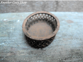 Dollhouse miniature wire basket in 1" scale