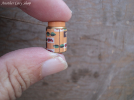 Poppenhuis miniatuur metalen blikje  met deksel voor thee