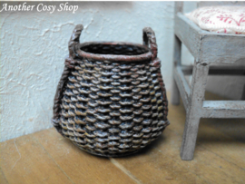 Dollhouse miniature harvest basket (large) in 1" scale