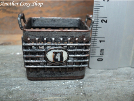 Poppenhuis miniatuur metalen draadmand (klein) schaal 1:12