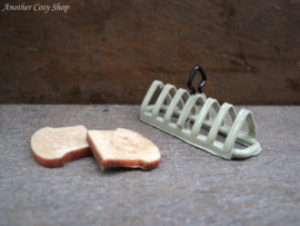 Dollhouse miniature rack with toast in 1" scale