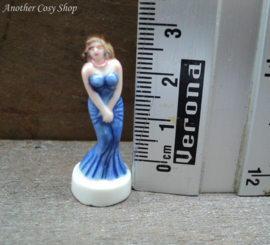 Statue pin-up girl blue dress