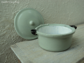 Dollhouse miniature pan with lid in 1"scale