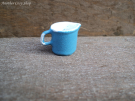 Dollhouse miniature measuring cup 1 litre in 1"scale