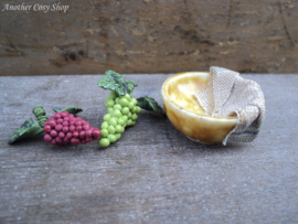 Dollhouse miniature bowl with grapes 1"scale